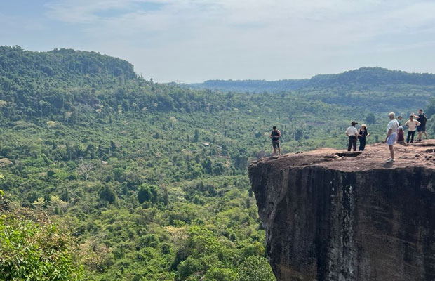 3-Days Tours Discovery Angkor Temples + Waterfall & floating village Explorer 