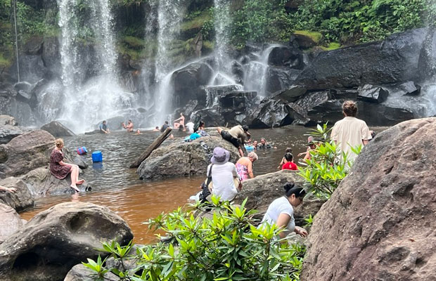 2-Days Private Tours: Angkor Wat complex & Phnom Kulen Waterfall