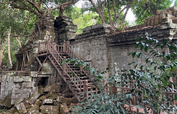 2-Days Tours:  Angkor Wat  Sinrise  + Beng Mealea
