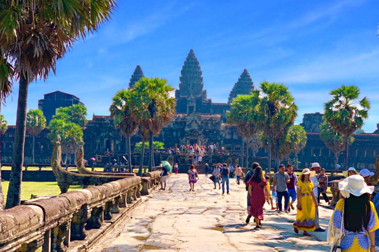 2-Days Tours Adventure Tour & Sunrise Angkor Tour & Kompong Phluk Floating Village